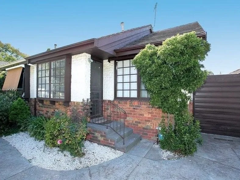 MODERN UNIT | GREAT LOCATION | PRIVATE AND SECURE