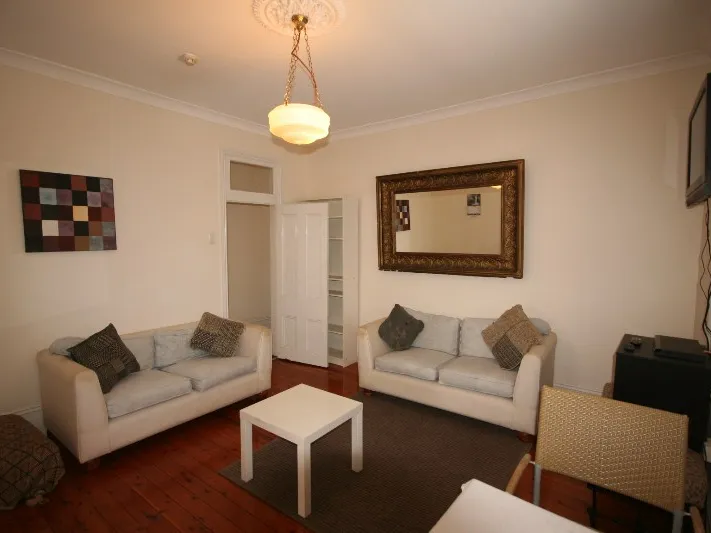 1 WEEK FREE RENT - Room in a shared accomodation