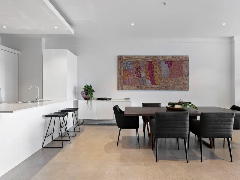 Domain Hill – Vast Apartment Surrounded by Lifestyle