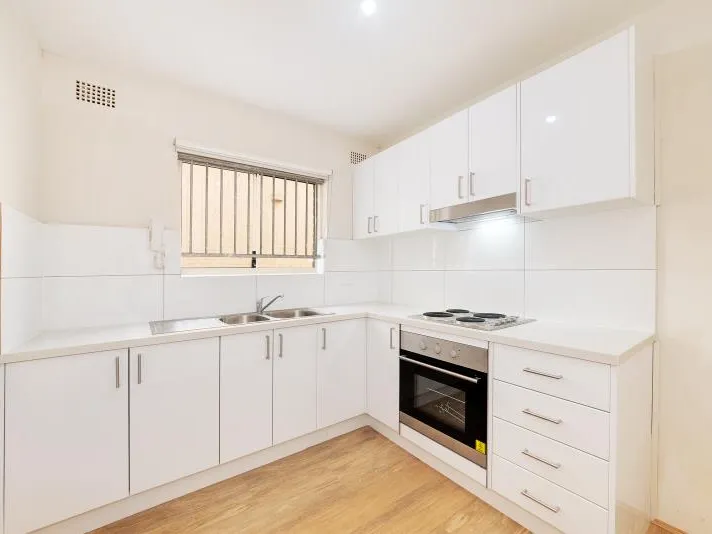 ULTRA MODERN TWO BEDROOM IN IDEAL LOCATION!