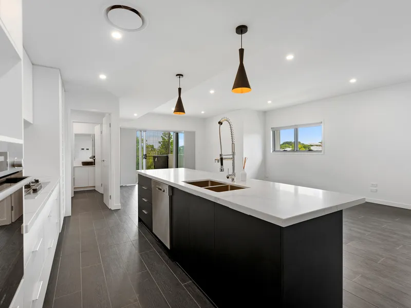 Spacious, contemporary town house