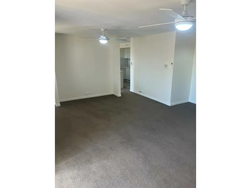 OVERSIZED THREE BEDROOM HOUSE IN QUIET STREET