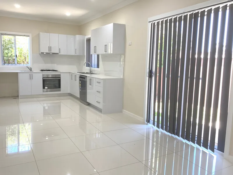 MODERN GRANNY FLAT!!