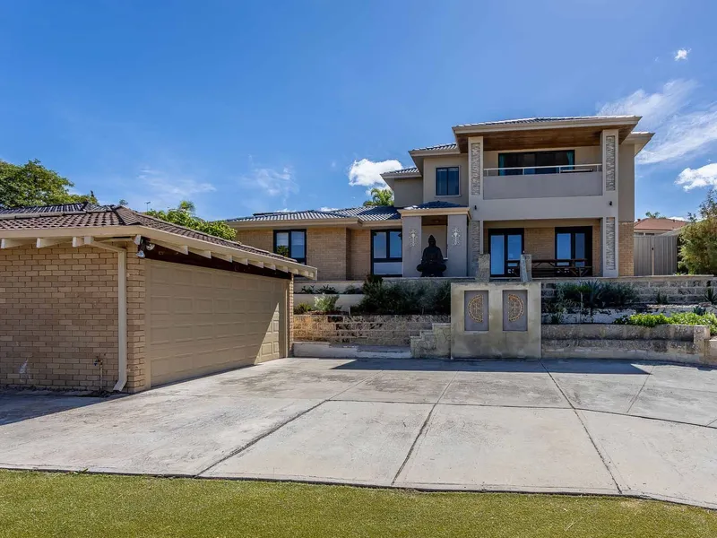 Panoramic Ocean Views & 2 Kitchens