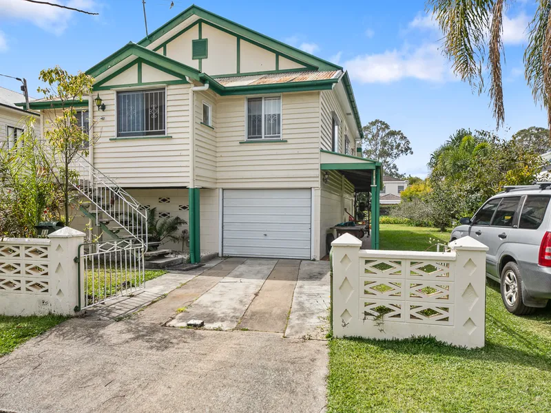 Character Home in Great Location on 2 Lots in 810m2