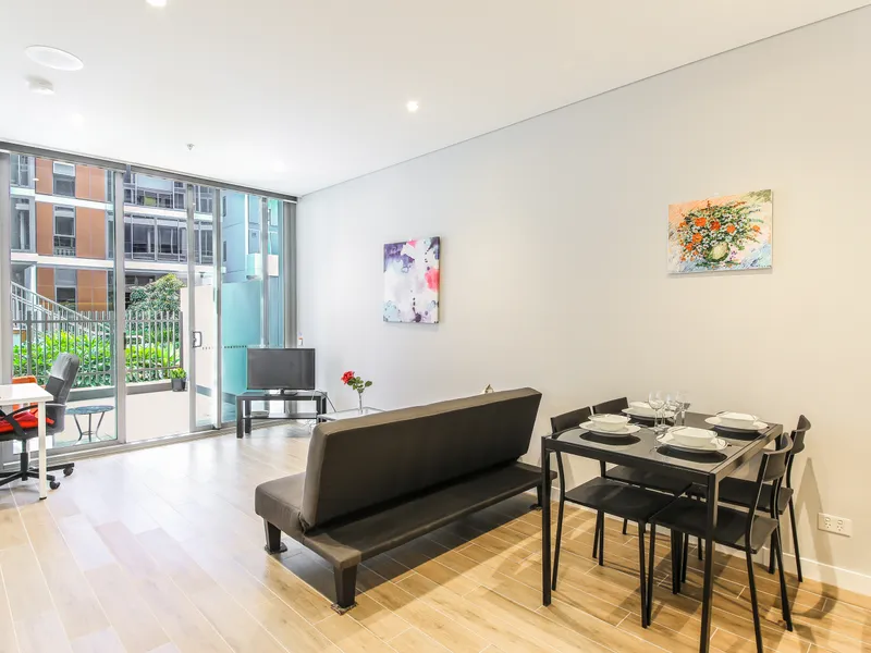 Beautiful 2-bedroom apartment with courtyard! 