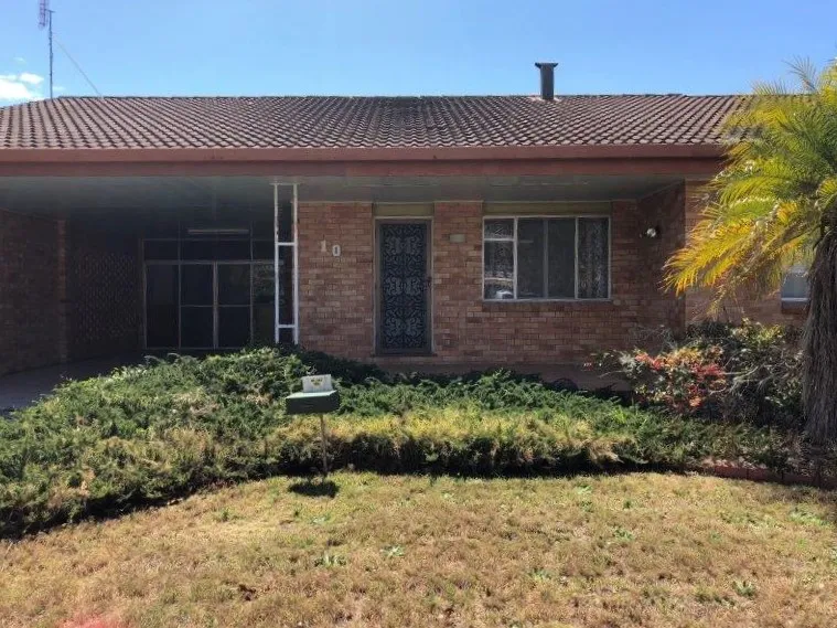 GREAT POSITION ONE STREET FROM BEACH TORQUQY