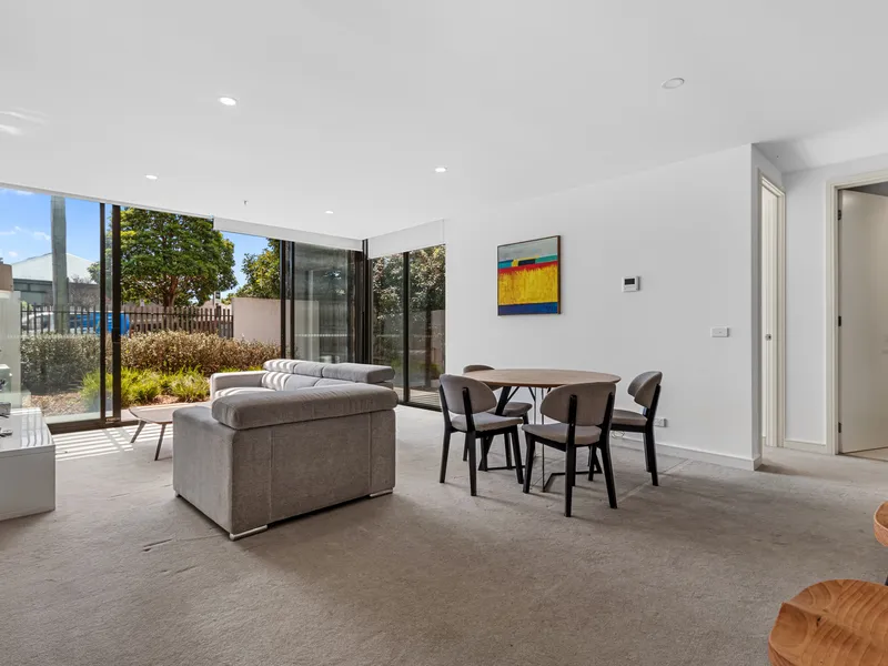 Modern two bedroom Apartment Ready to Move in Now!