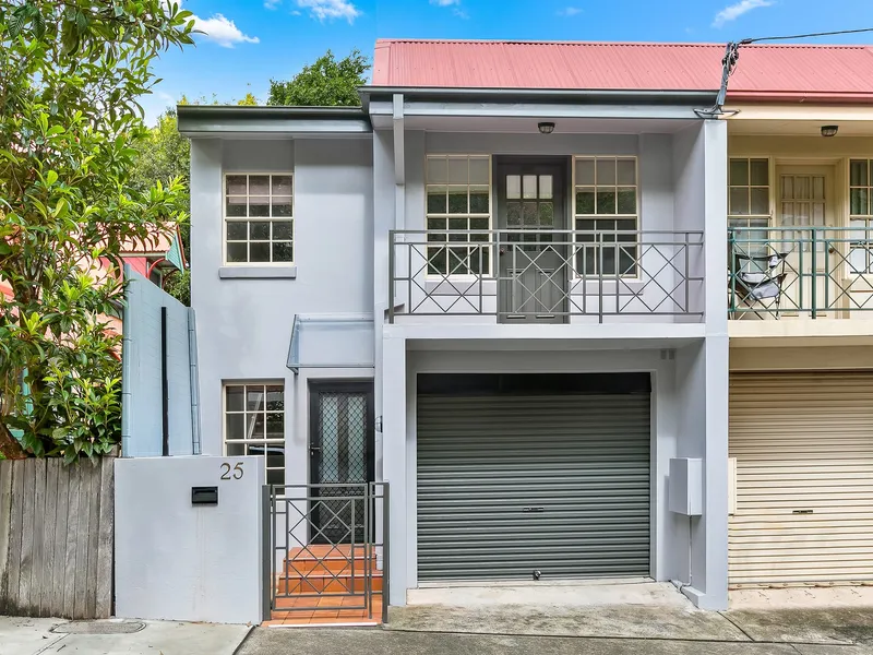 A fresh, modern home in the centre of it all