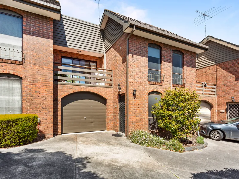 Great three bedroom townhouse positioned in a convenient location.