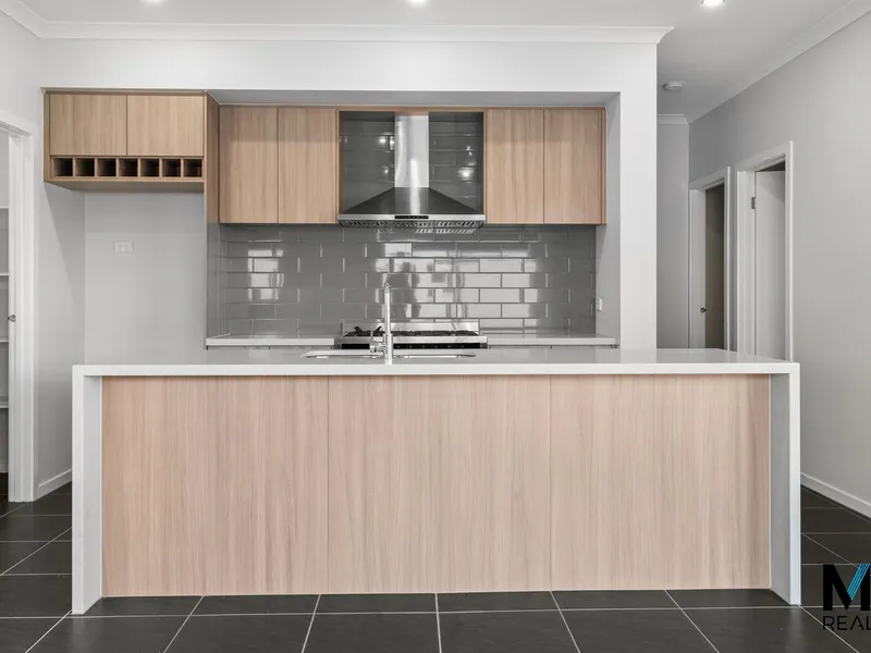 Modern 4-Bed Family Home in Bonnie Brook