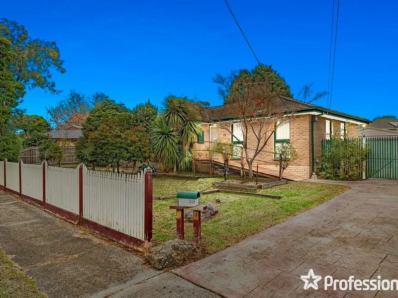 FAMILY HOME WITH A 6 MONTH LEASE!!