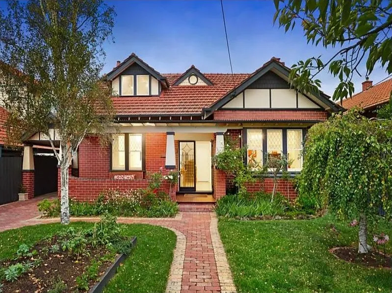 MAGNIFICENT 5 BEDROOM HOME!