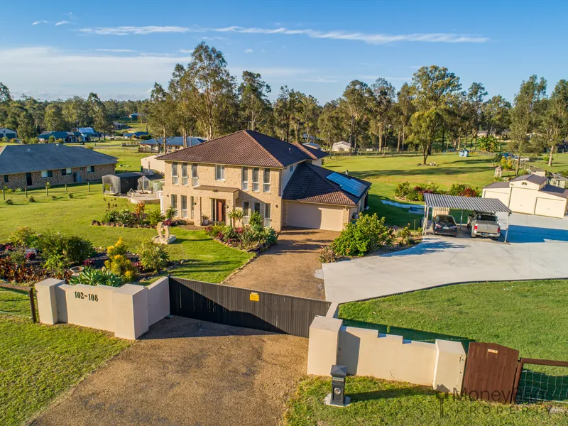 Luxurious Acreage Living