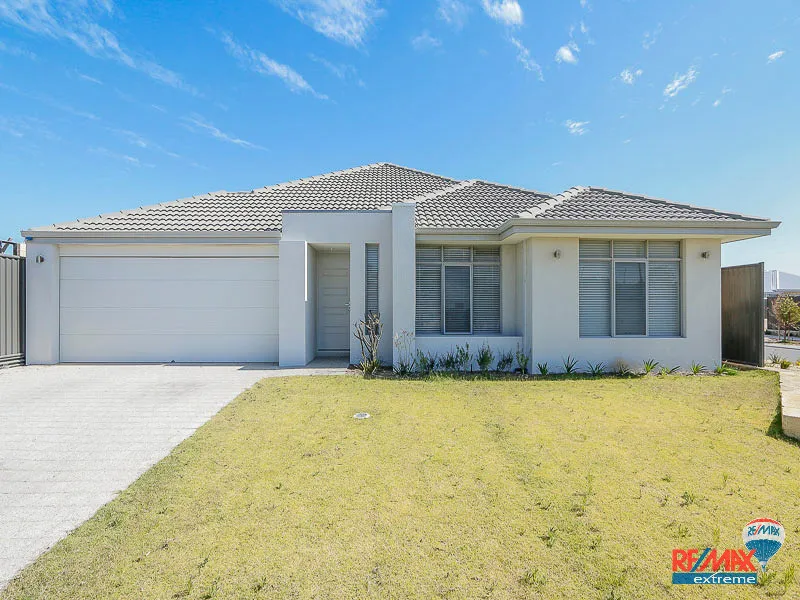 MODERN, LOW MAINTENANCE BEACH SIDE LIVING!