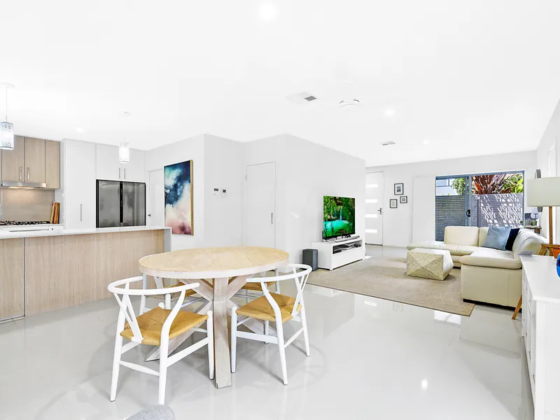 Near New Executive Living