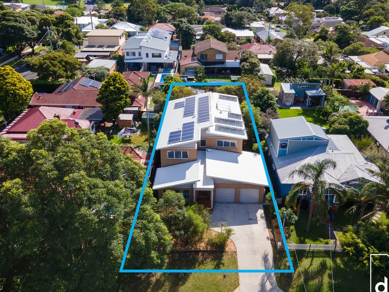 MODERN & SPACIOUS FAMILY HOME WITH REAR LANEWAY ACCESS