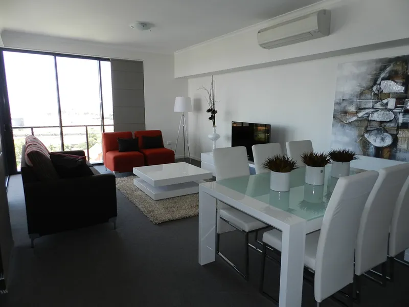 CBD LIVING WITH PANORAMIC HARBOUR VIEWS