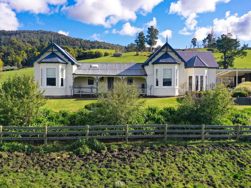 'WAHROONGA' (200ac) EMBRACE RURAL AND LUXURY LIVING