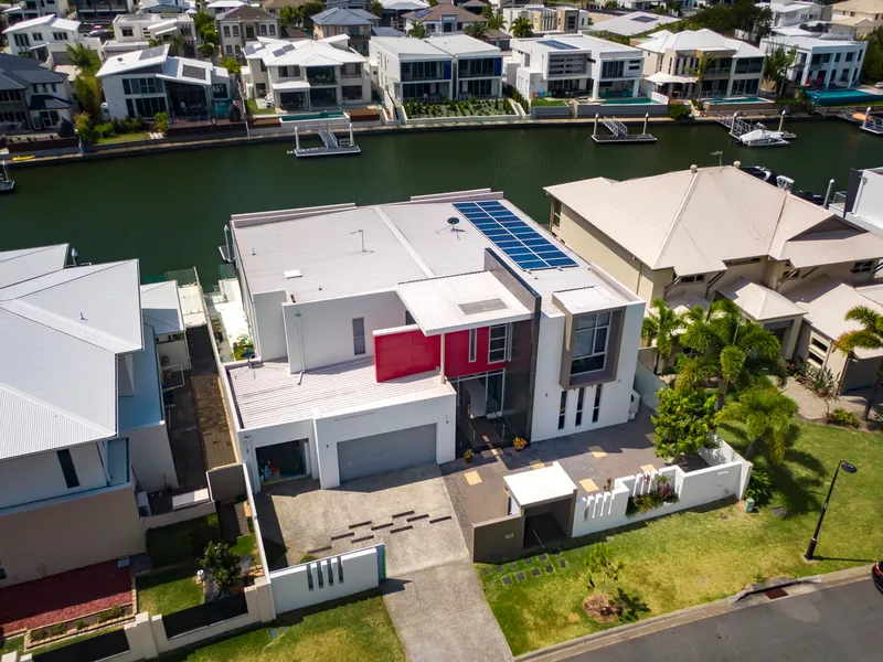 Immaculate, North To Water Entertainer In Exclusive Harbour Quays