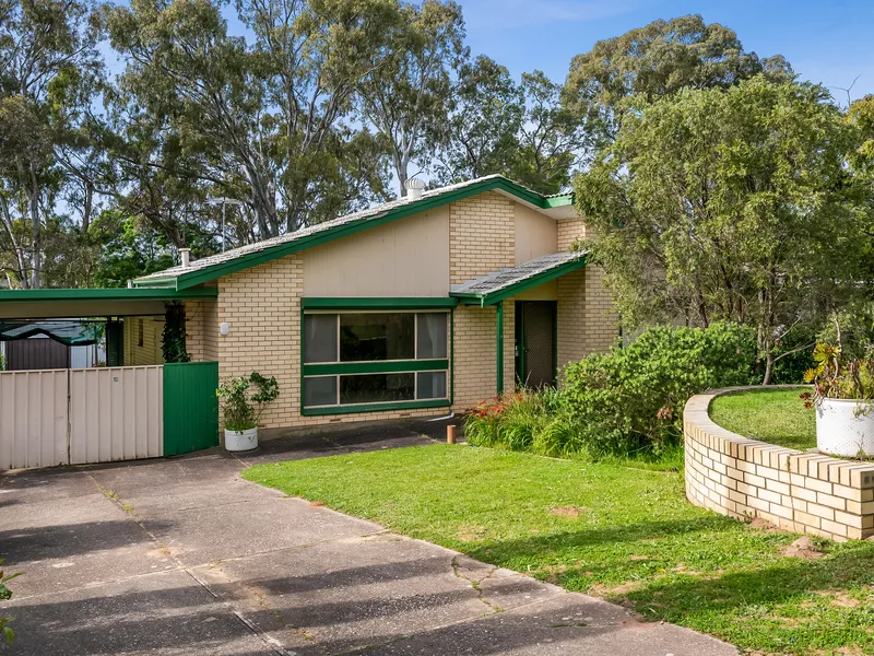 Huge potential with this family home, sitting on a large allotment of 1217m2 (approx.) with a 17.98m frontage