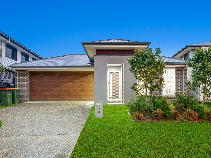 Stylish & Modern Family Home with Sizeable Yard!