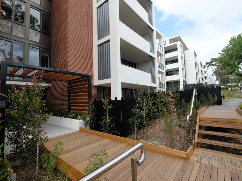 Near New ONE Bedroom Plus Study Apartment | Close to Station