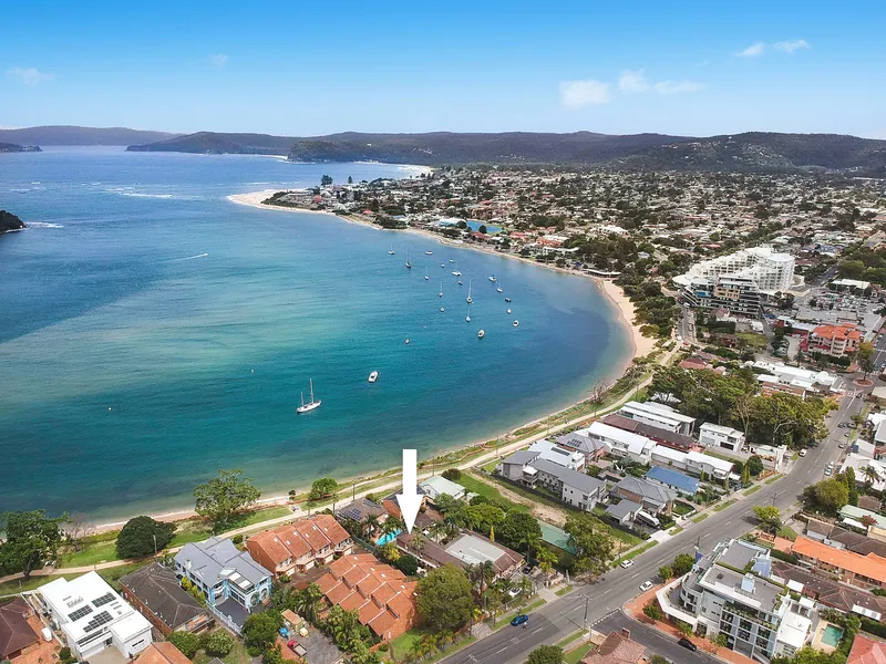 Holiday home only a short drive from Sydney with direct beach access