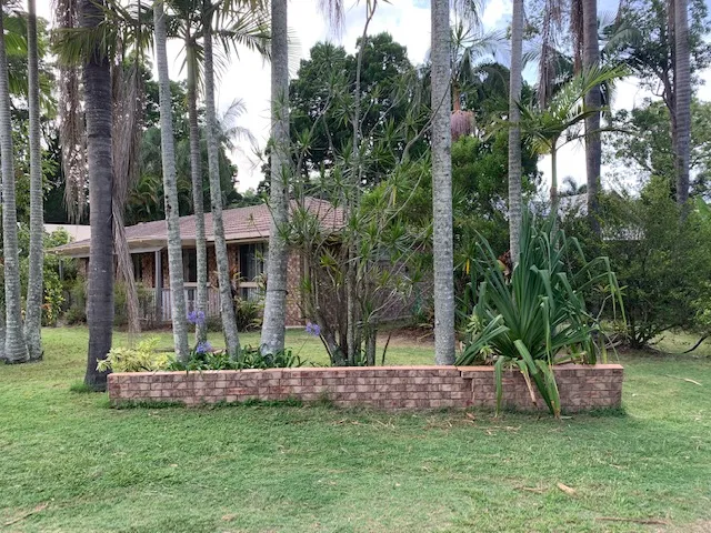 NORTH FACING - POSITION PERFECT ON 