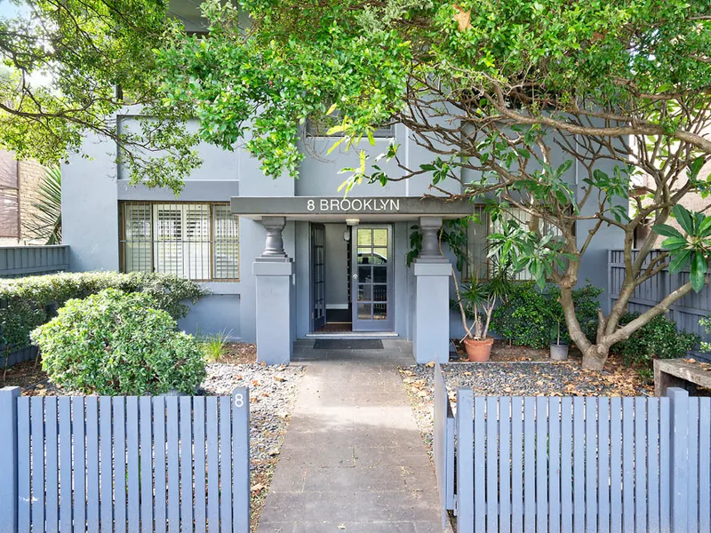 Semi-Like Parkside Apartment, Top Floor Of A Boutique Art Deco Block With A Lock-Up Garage