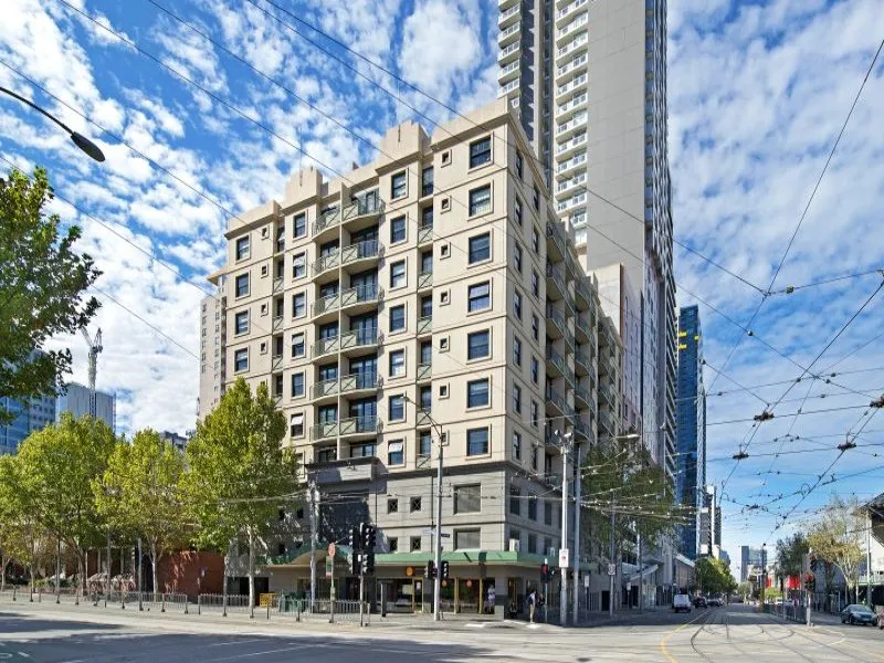 FULLY FURNISHED WITH THE CITY AT YOUR DOORSTEP!