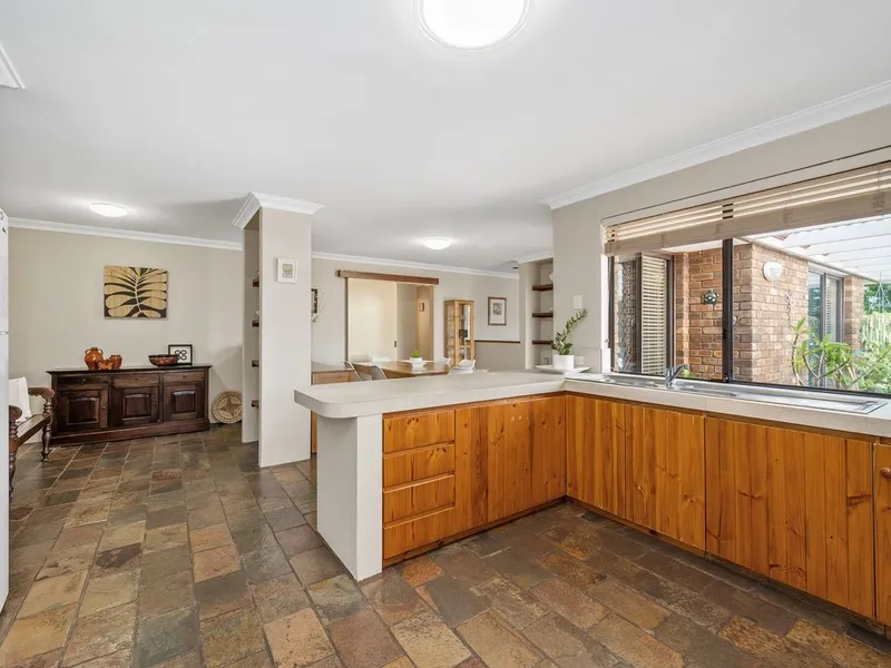 LARGE 4x2x2 FAMILY HOME IN WOODVALE OFFERING GREAT VALUE