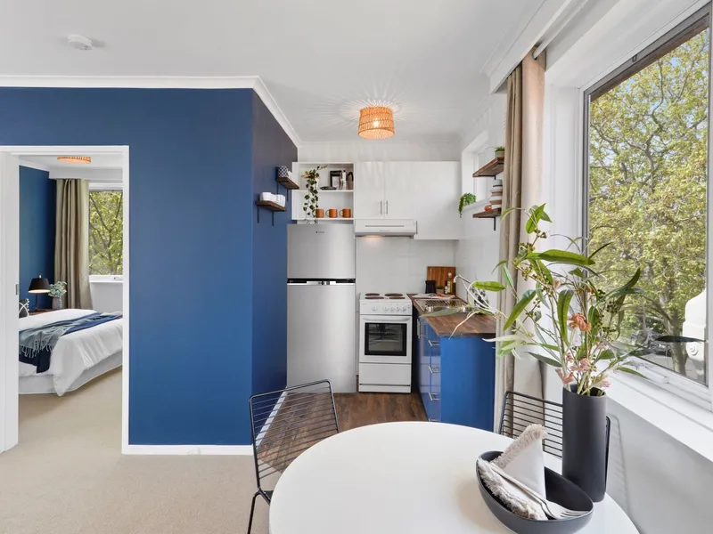 1 BEDROOM HOME IN PRIME ST KILDA!!
