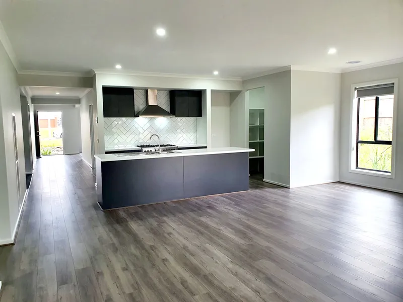 Brand New Family Home in the popular SMYTHES CREEK!