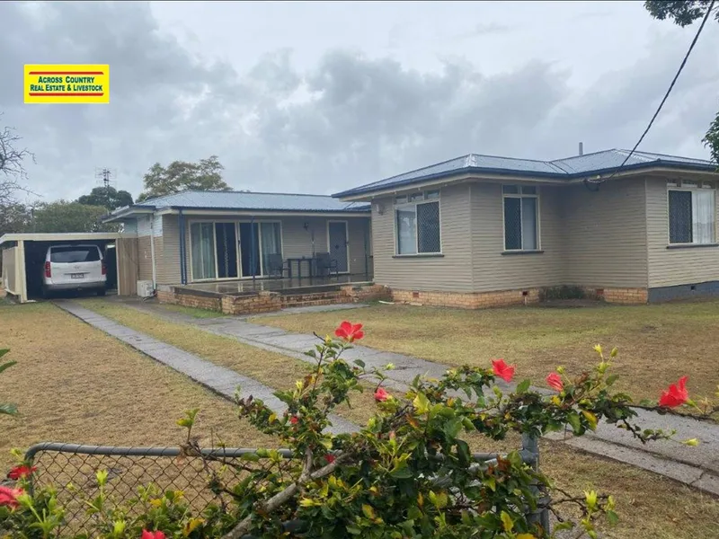 3 BEDROOM HOME FULLY FENCED IN A GREAT LOCATION