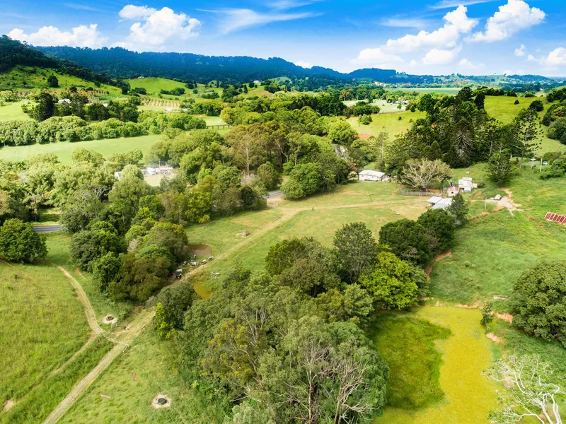 Large Acreage lifestyle ~ Coastal Conveniences