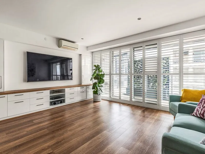 Light-Filled Living. Looked For Location