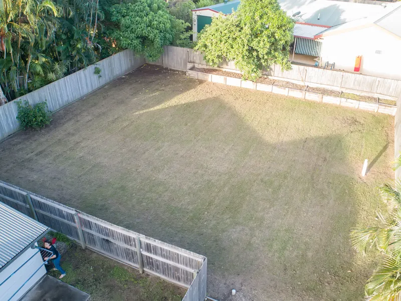 Block in Popular Glenella