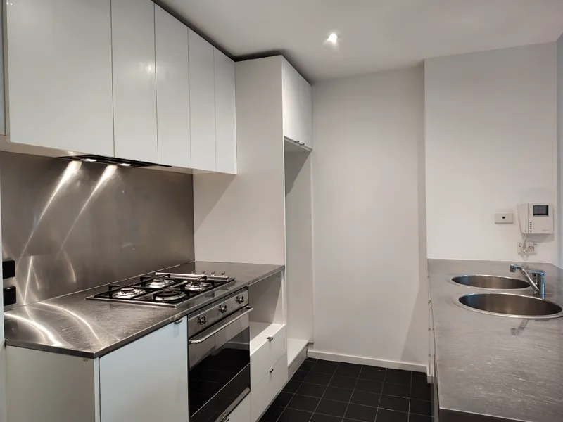 2B1B Modern Apartment in City