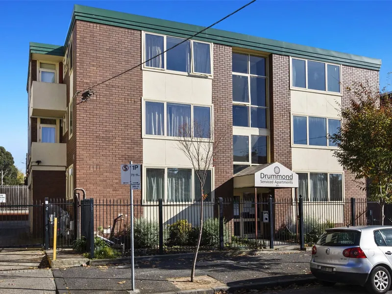 Be in the heart of Carlton - UTILITIES INCLUDED!