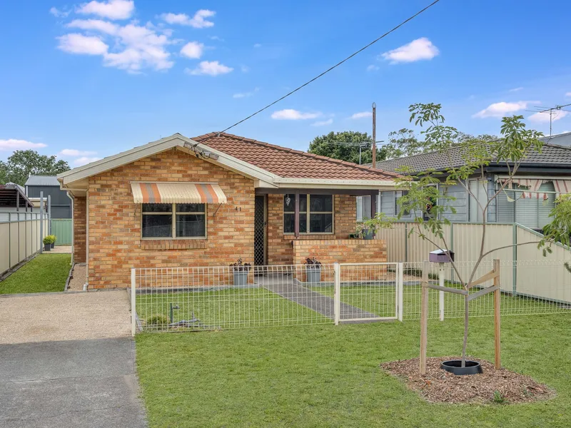 Fabulous Lifestyle Location With Rear Lane Access