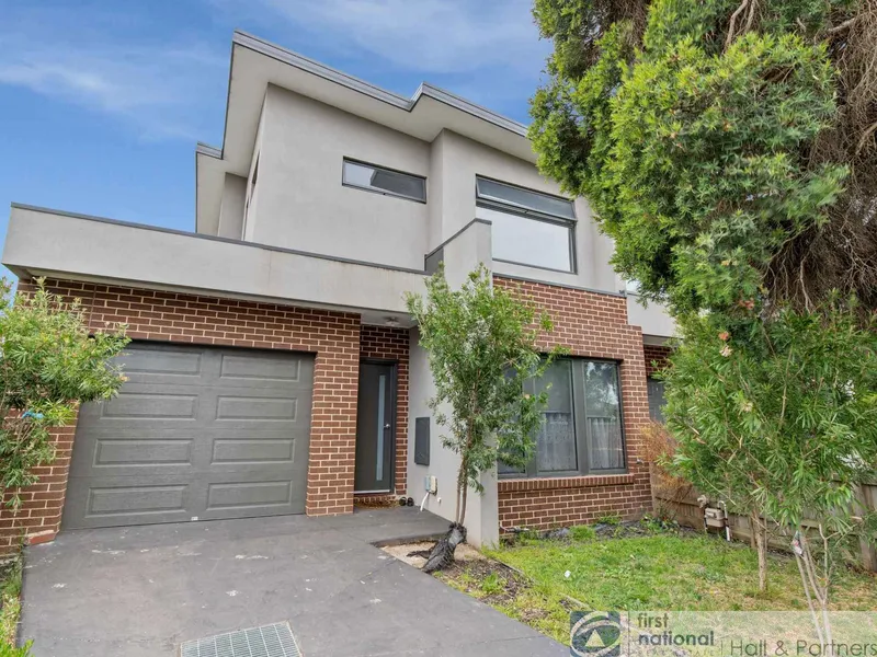 Modern Townhouse with NO BODY CORPORATE!