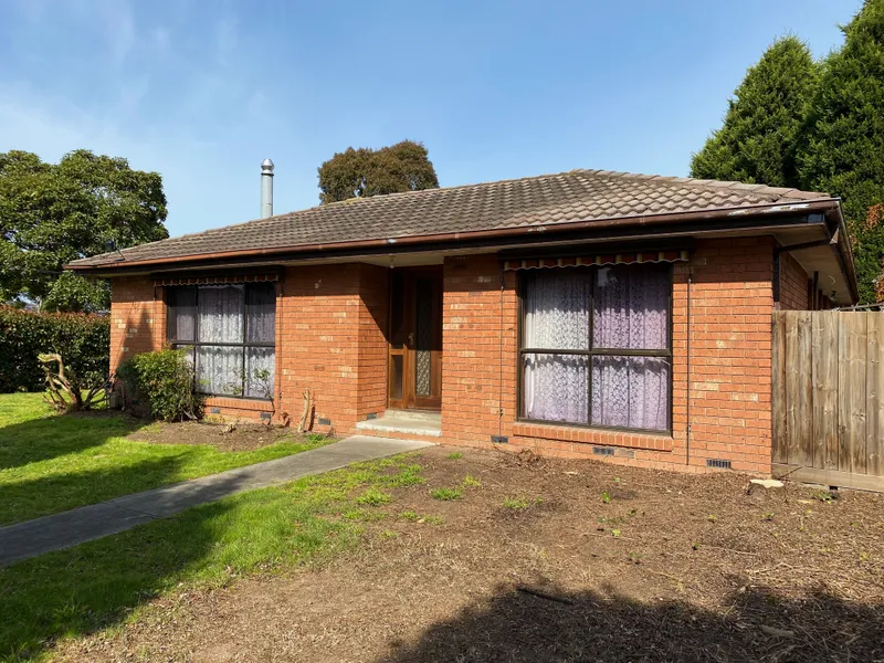 **Charming 3-Bedroom Home for Rent - Your Oasis of Privacy**