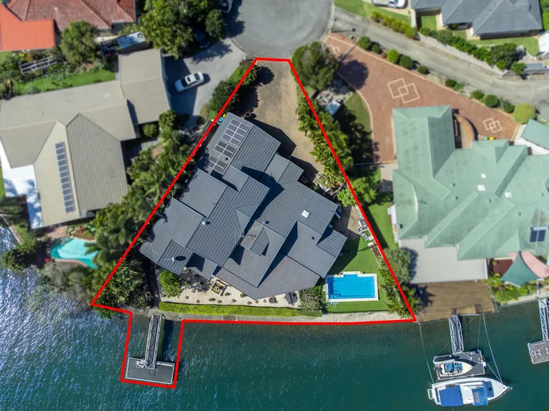 A TOUCH OF CLASS IN CUTTER COURT