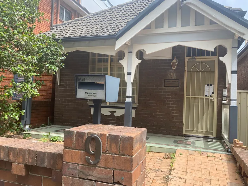 Spacious House located centrally in Kogarah - SHORT TERM LEASE 3- 6 MONTHS