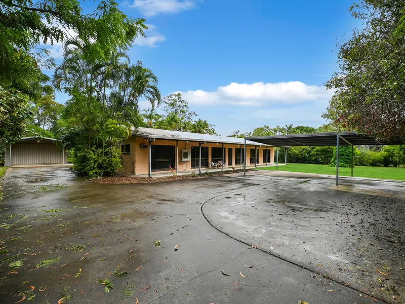Spacious Acreage Property - Unmatched Value!