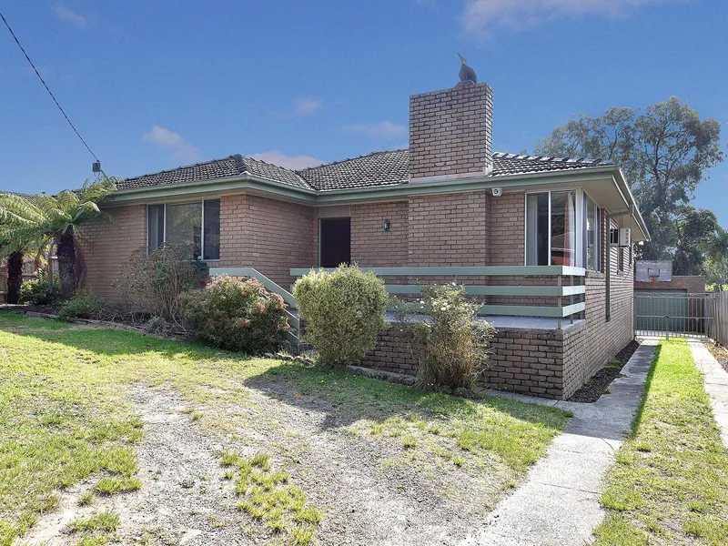 SPACIOUS AND WELL MAINTAINED FAMILY HOME!