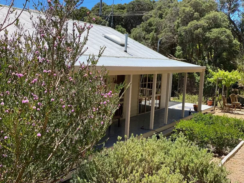 DELIGHTFUL COTTAGE IN GREAT LOCATION