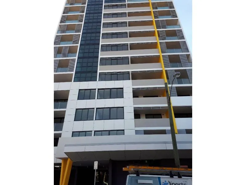 2 BEDROOMS PLUS STUDY APARTMENT WITH MAGNIFICENT VIEW TO PARRAMATTA AND CITY VIEW!