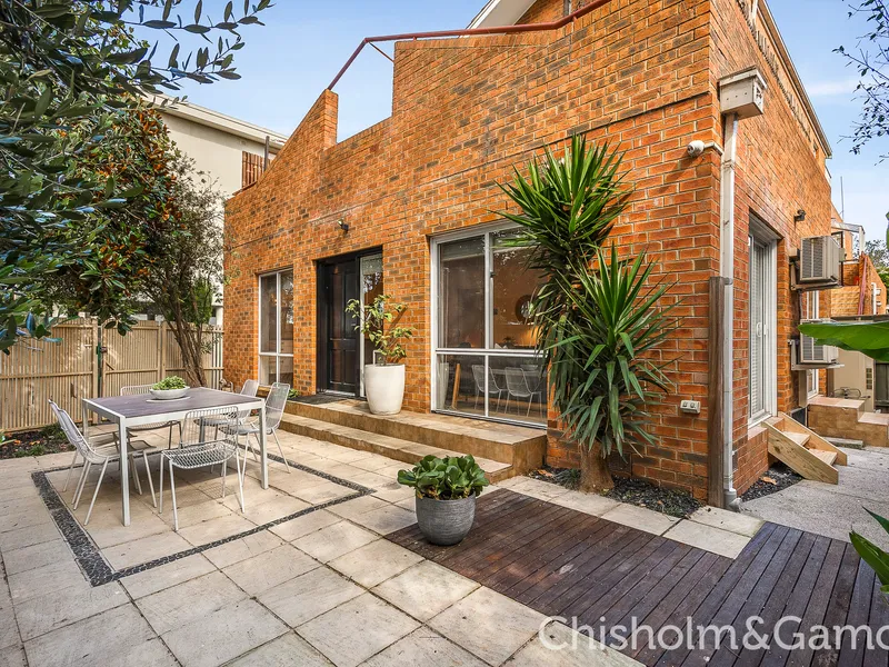 Ground-floor Ease with a Courtyard to Love